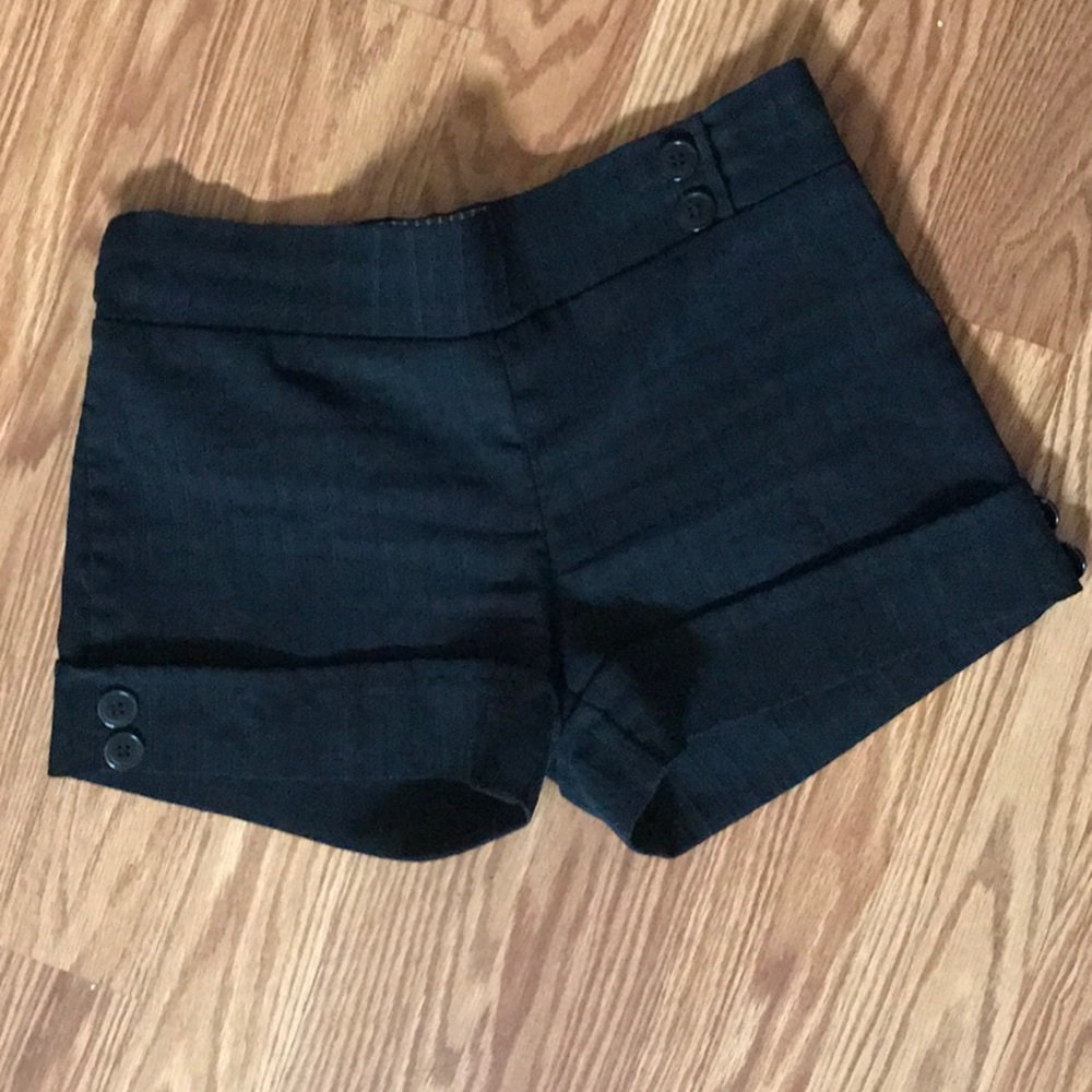 VALIA CUFFED FITTED EMBROIDERED SHORTS